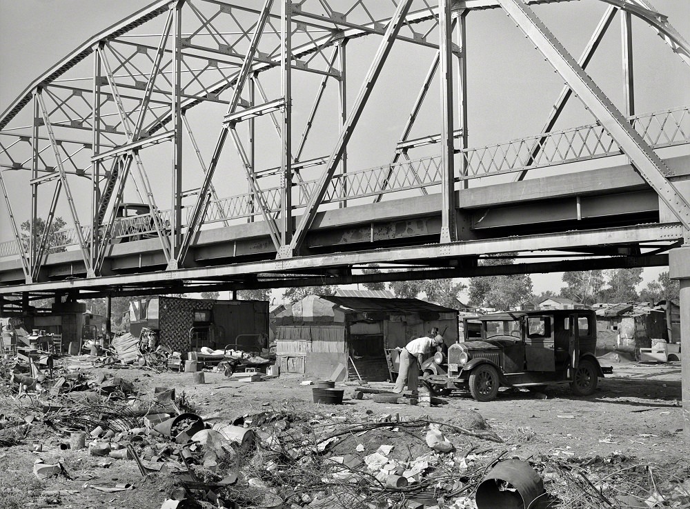 Shacks, tents, other makeshift shelter in May Avenue camp, which is partially under bridge and adjacent to city dump and hog wallow, Oklahoma City, July 1939