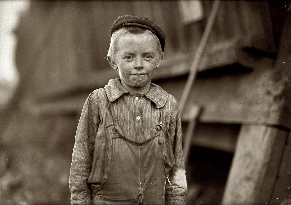 Donnie Cole, a baby doffer, Birmingham, November 1910