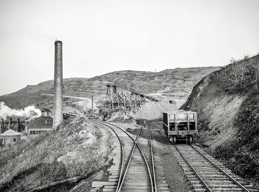 Iron mine, Red Mountain, Birmingham, Alabama, 1906