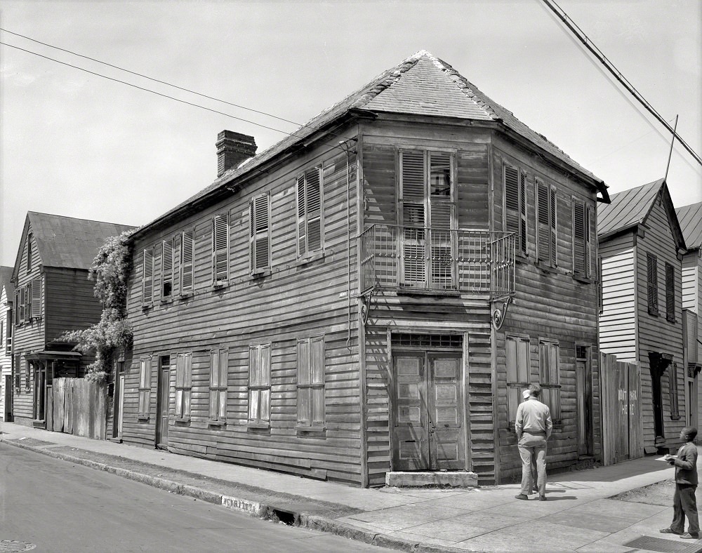 Old House, Henrietta and Elizabeth streets, Charleston, South Carolina, 1937