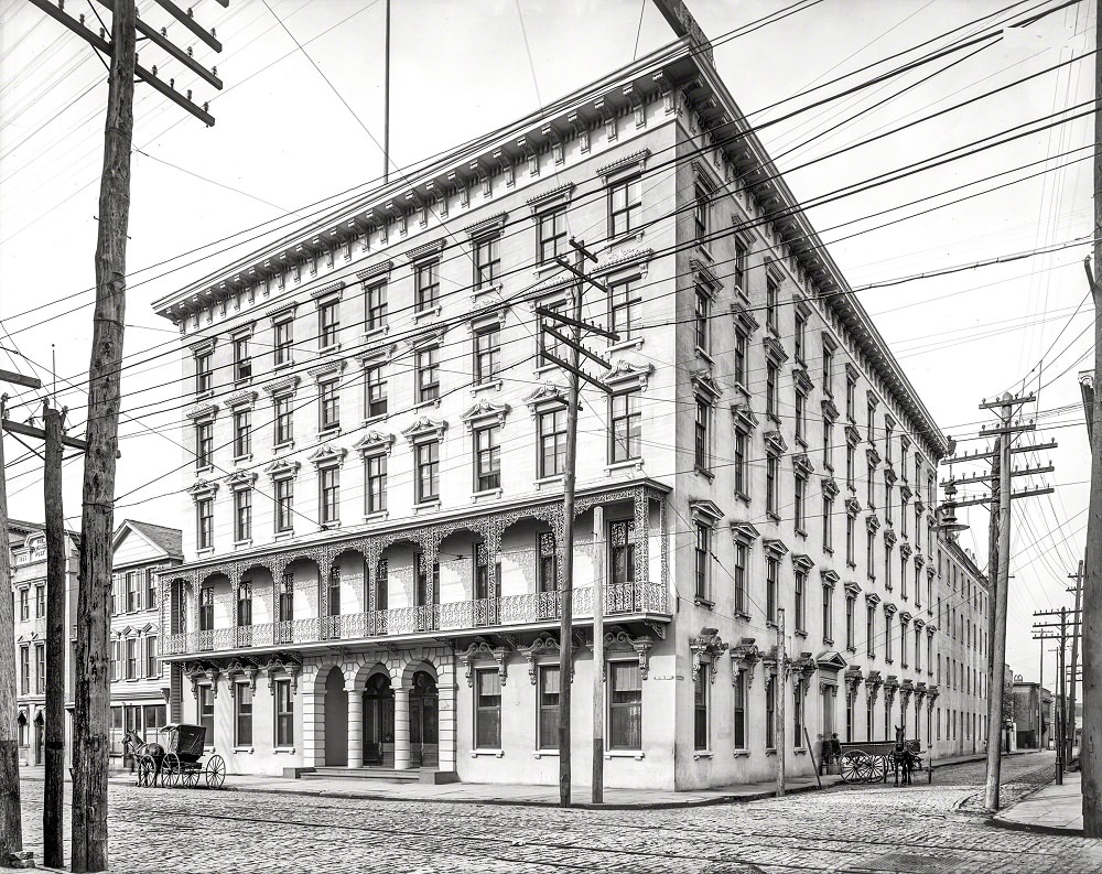 Hotel St. John (Mills House), Meeting Street, Demolished in 1968. Charleston, South Carolina, circa 1905