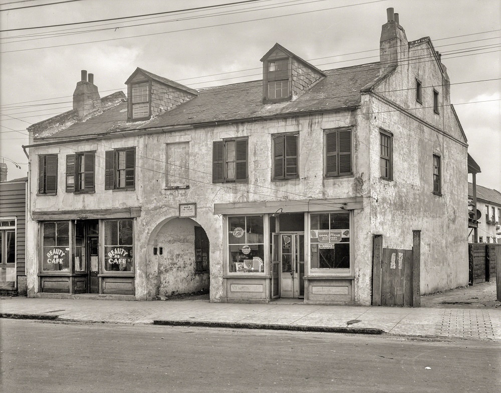Tavern, Calhoun Street, Charleston, 1937