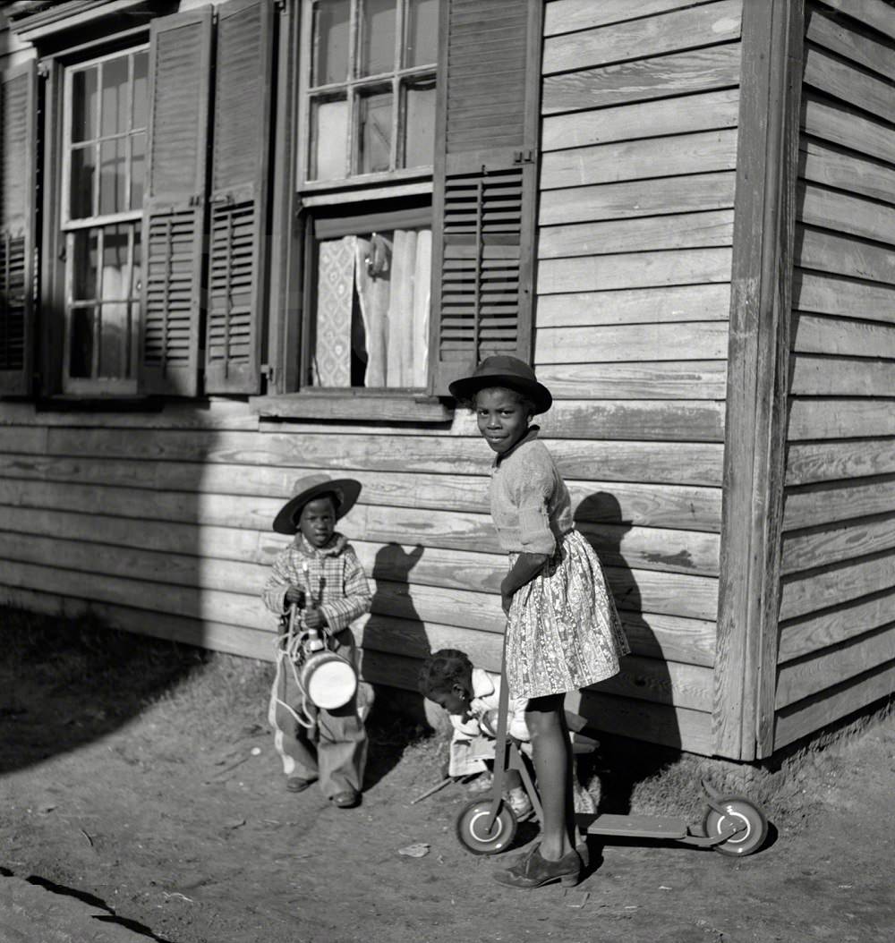 Negro home near Charleston, December 1938