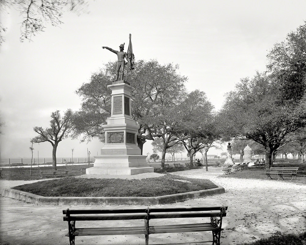 Sergeant Jasper monument, White Point Garden, Charleston, 1900