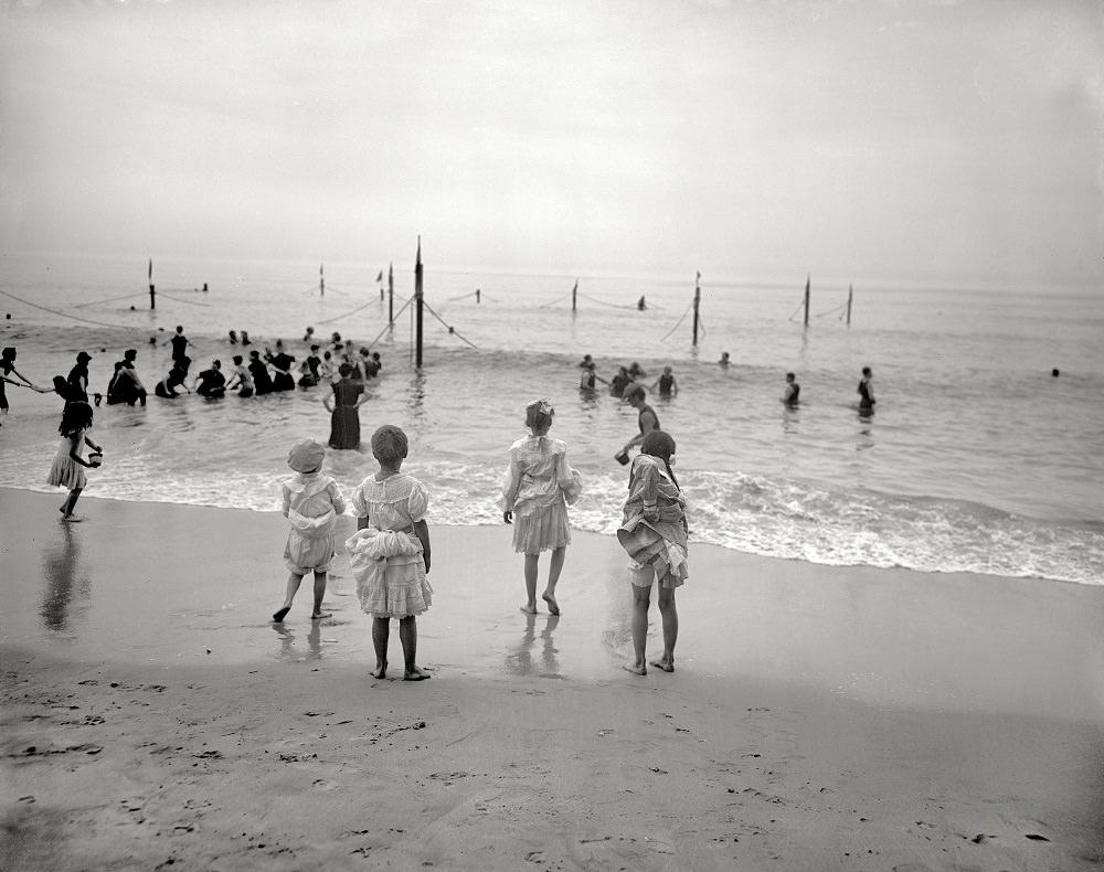 A New York-i Coney Island partján, 1905 körül