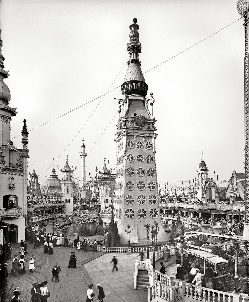 Main tower, Luna Park, Coney Island, New York circa 1905