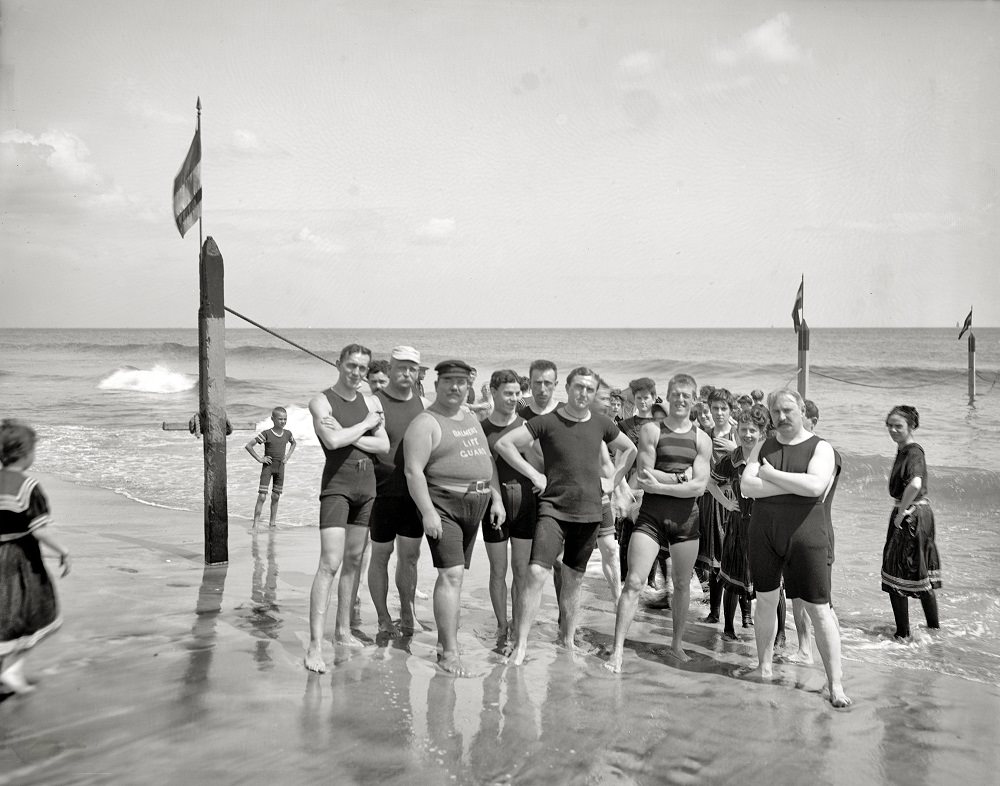 Szörfös fürdő a Coney Island-ben, New York, kb. 1905