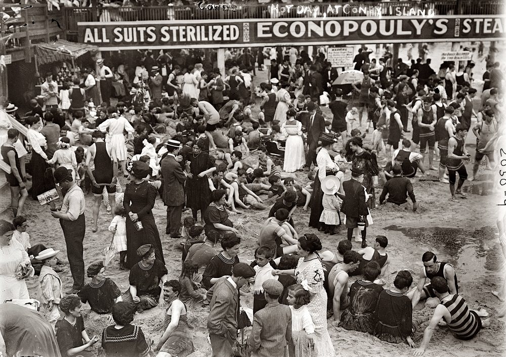 Forró nap a Coney Island-en, 1910-ben