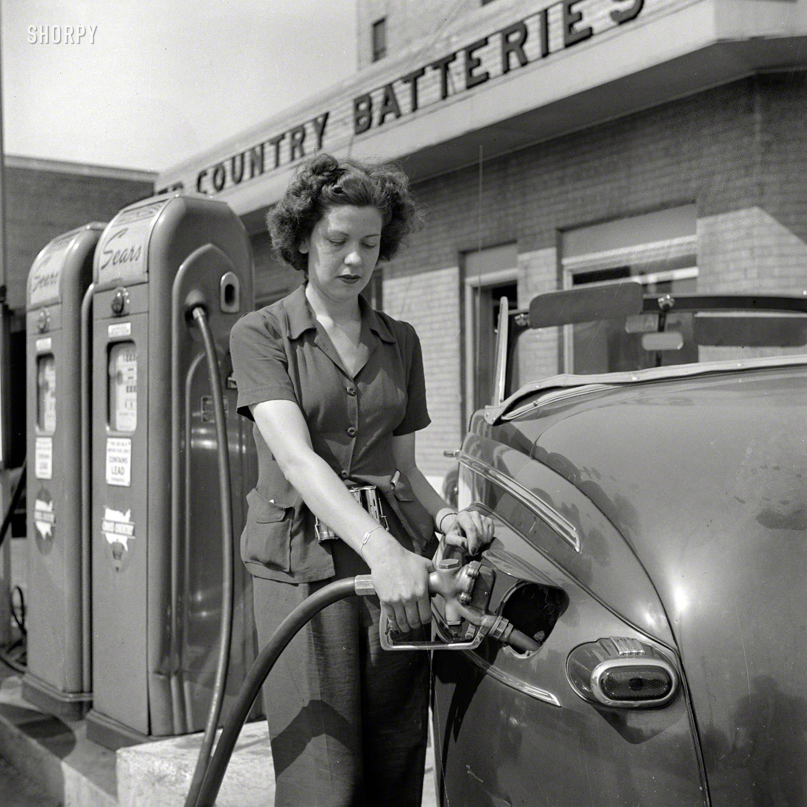 Virginia Lively used to be a beauty operator, Louisville, June 1943