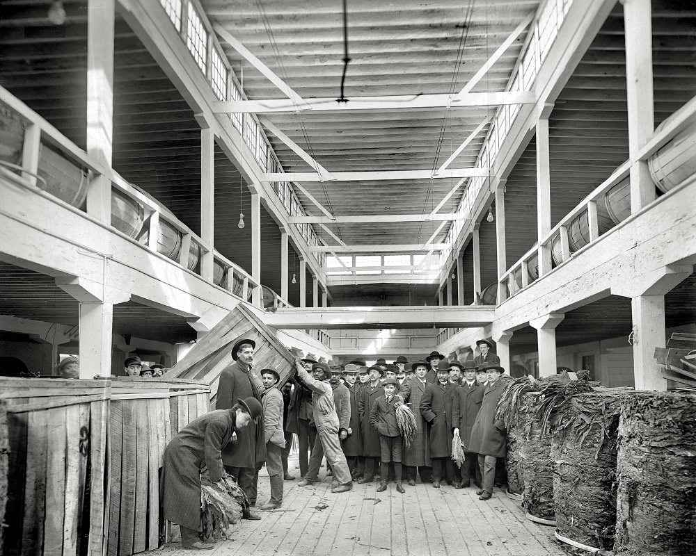 A tobacco market, Louisville, 1906
