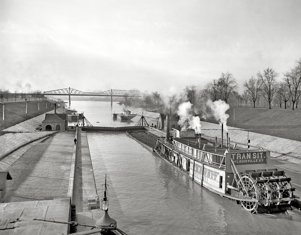 Canal locks at Louisville, 1906