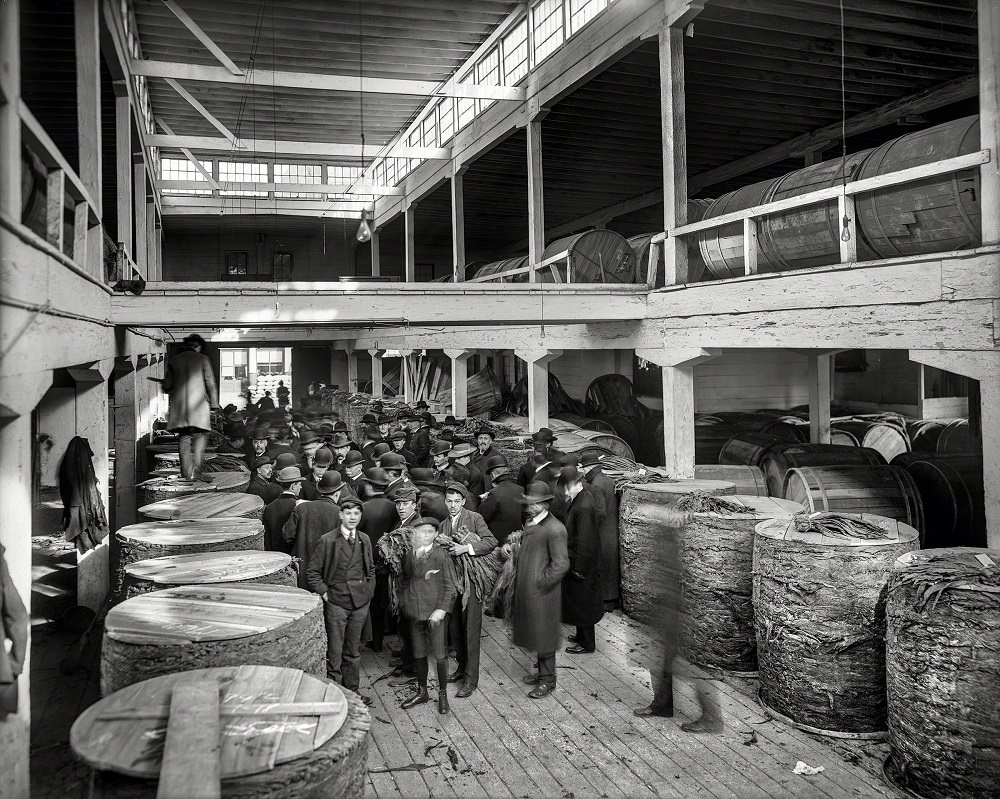 A tobacco market, Louisville, 1906