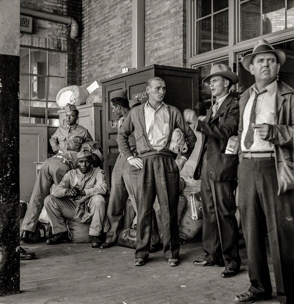 Greyhound bus trip from Louisville, Kentucky, to Memphis, Tennessee, and the terminals, September 1943