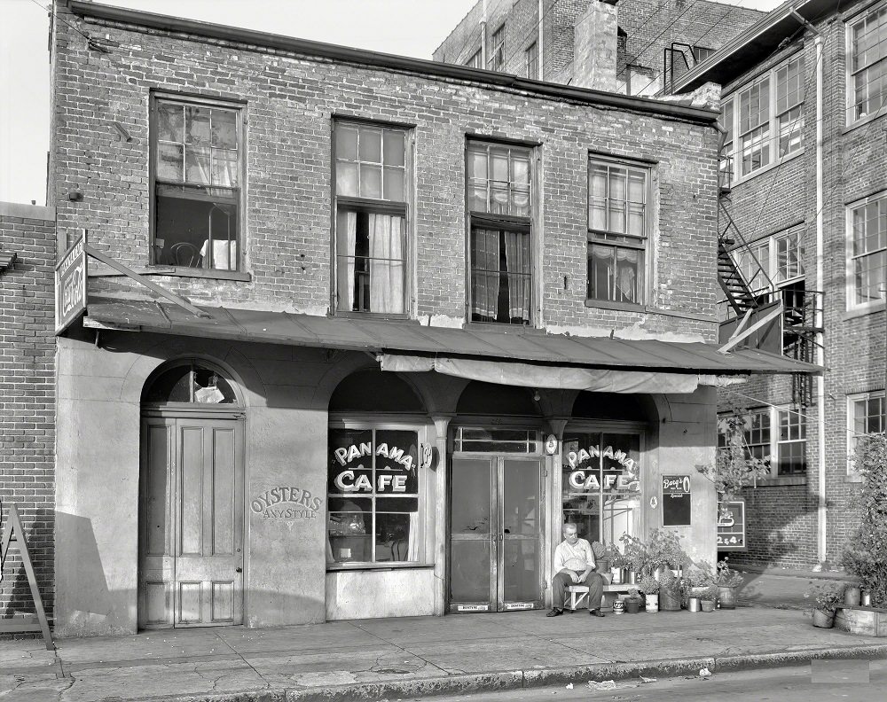 Collins store at Royal Street near St. Louis Street, Mobile, Alabama 1939