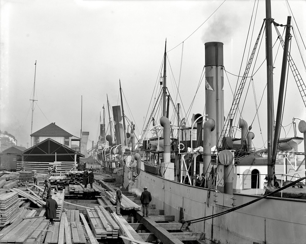 Along the docks, Mobile, Alabama, 1906