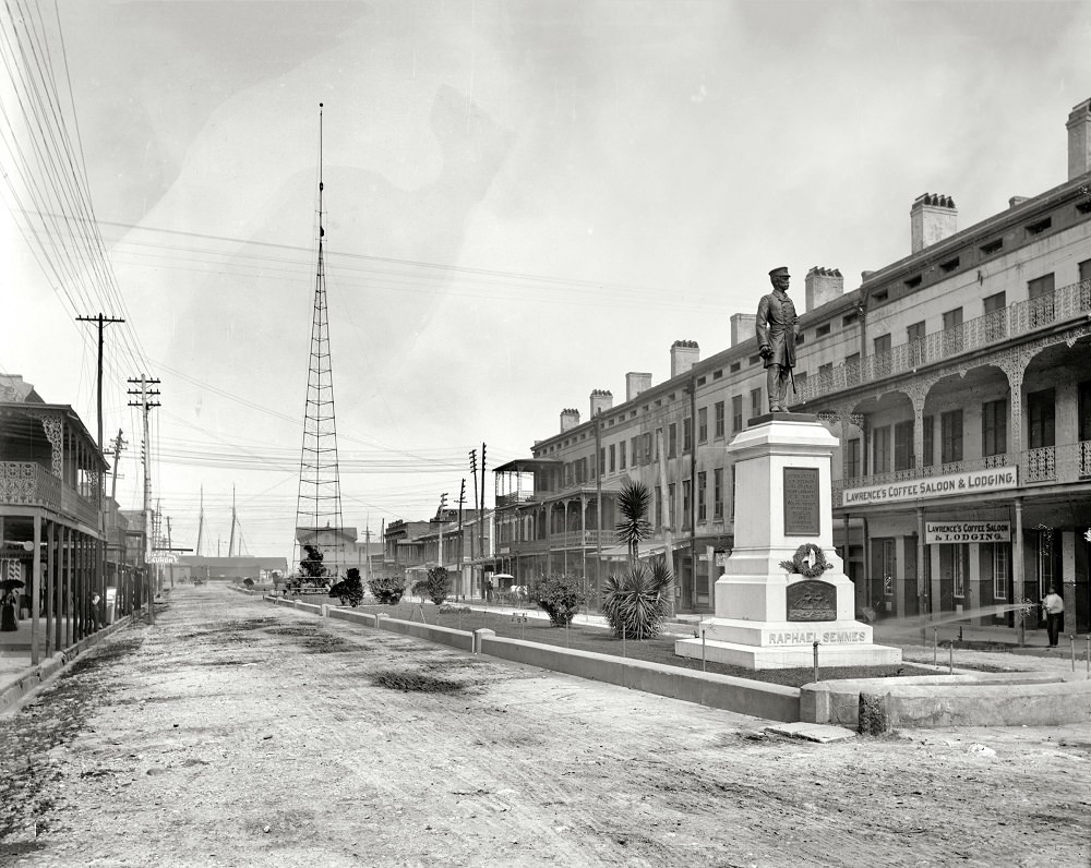 Duncan Place and Semmes monument, Mobile, Alabama, circa 1901