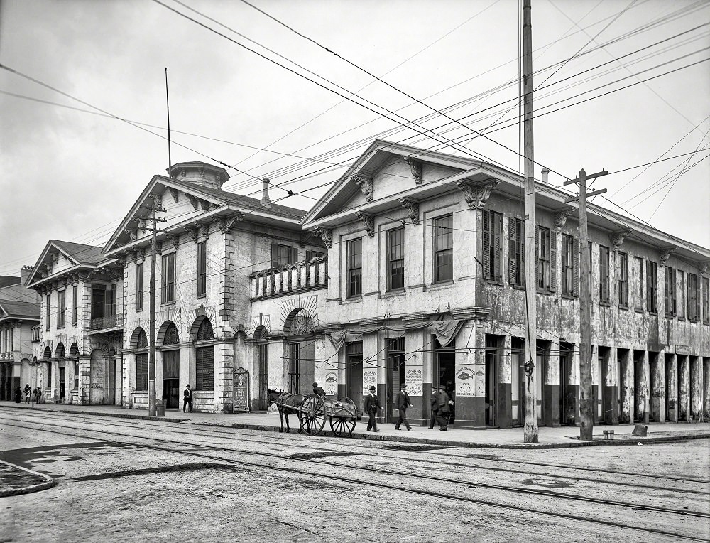 Old Market House at Royal and Church, Mobile, 1906