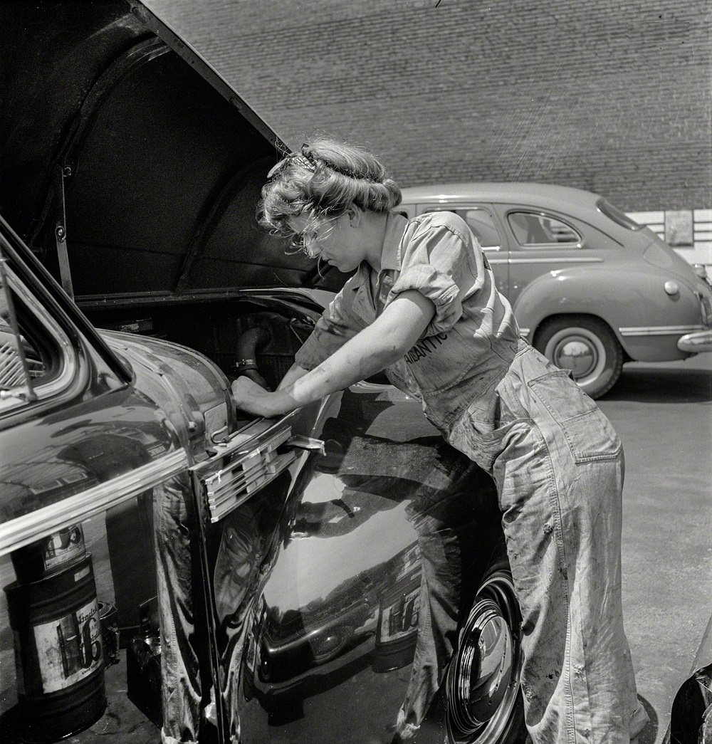 Miss Natalie O'Donald, attendant at the Atlantic Refining Company garages, Philadelphia, June 1934