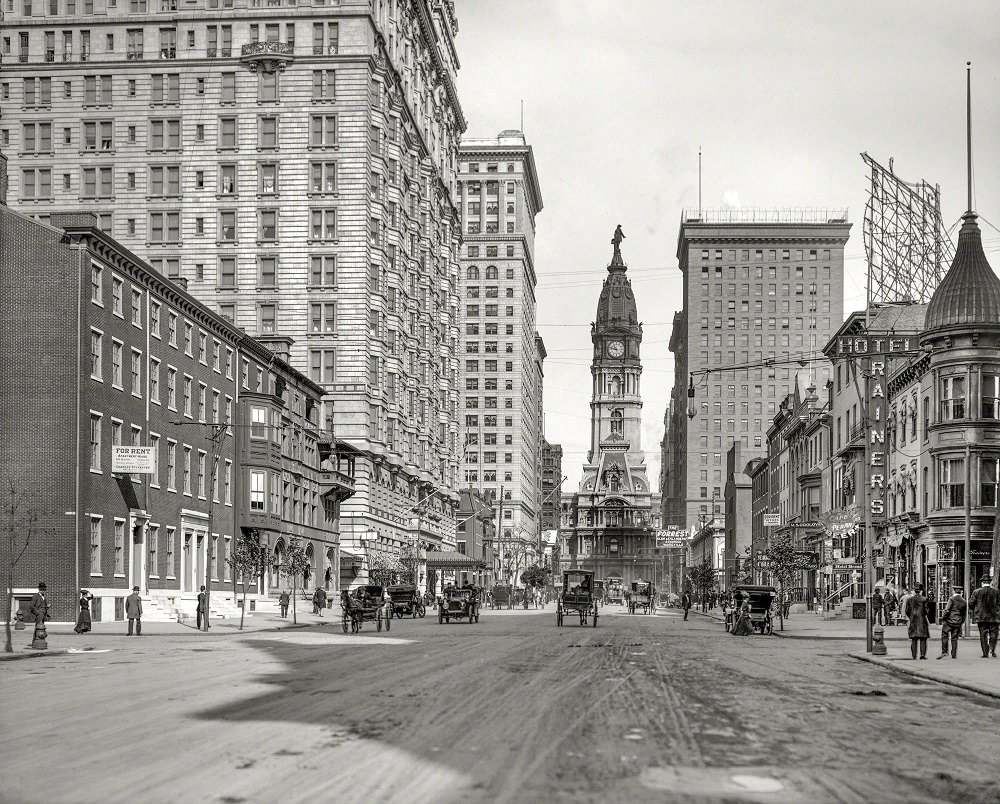 Broad Street north from Locust with view of City Hall, Philadelphia circa 1907