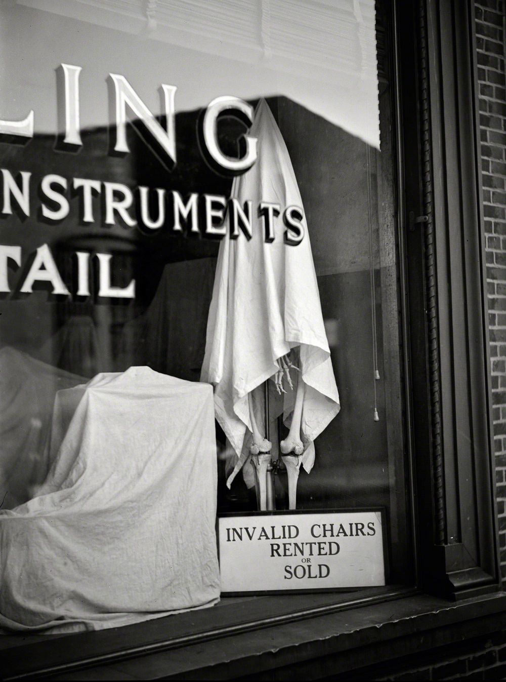 Window of a medical supply house near Market and Twenty-Third Street, , Philadelphia, 1938
