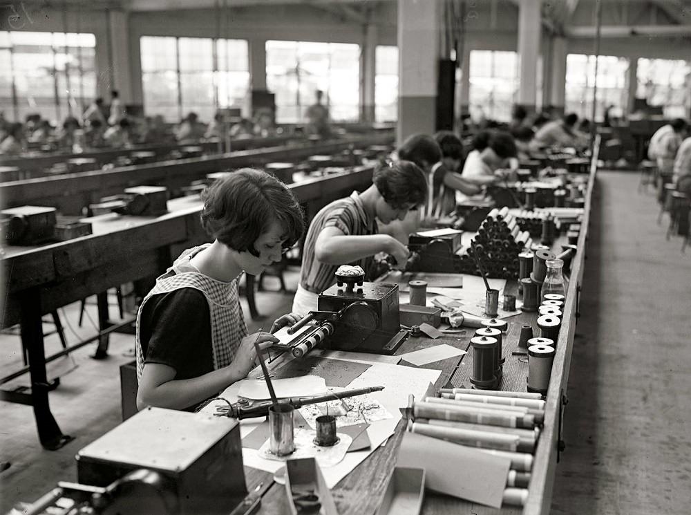 Winding transformer coils at the Atwater Kent radio factory in Philadelphia, 1925