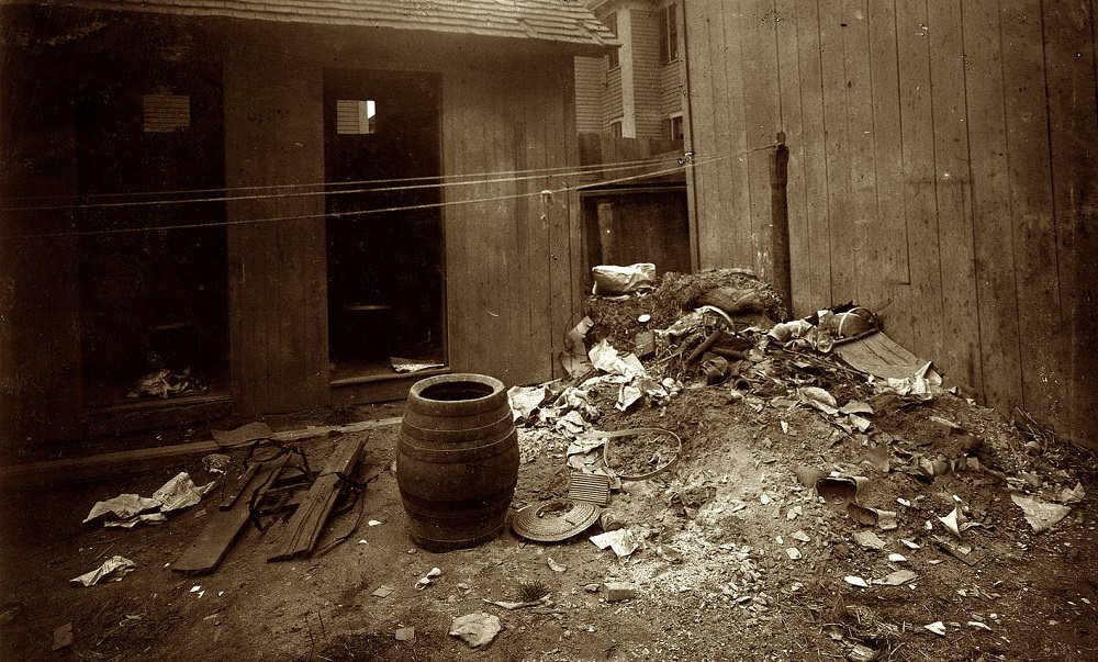 Privies and clothesline, 70 Borden Street, Providence, November 1912