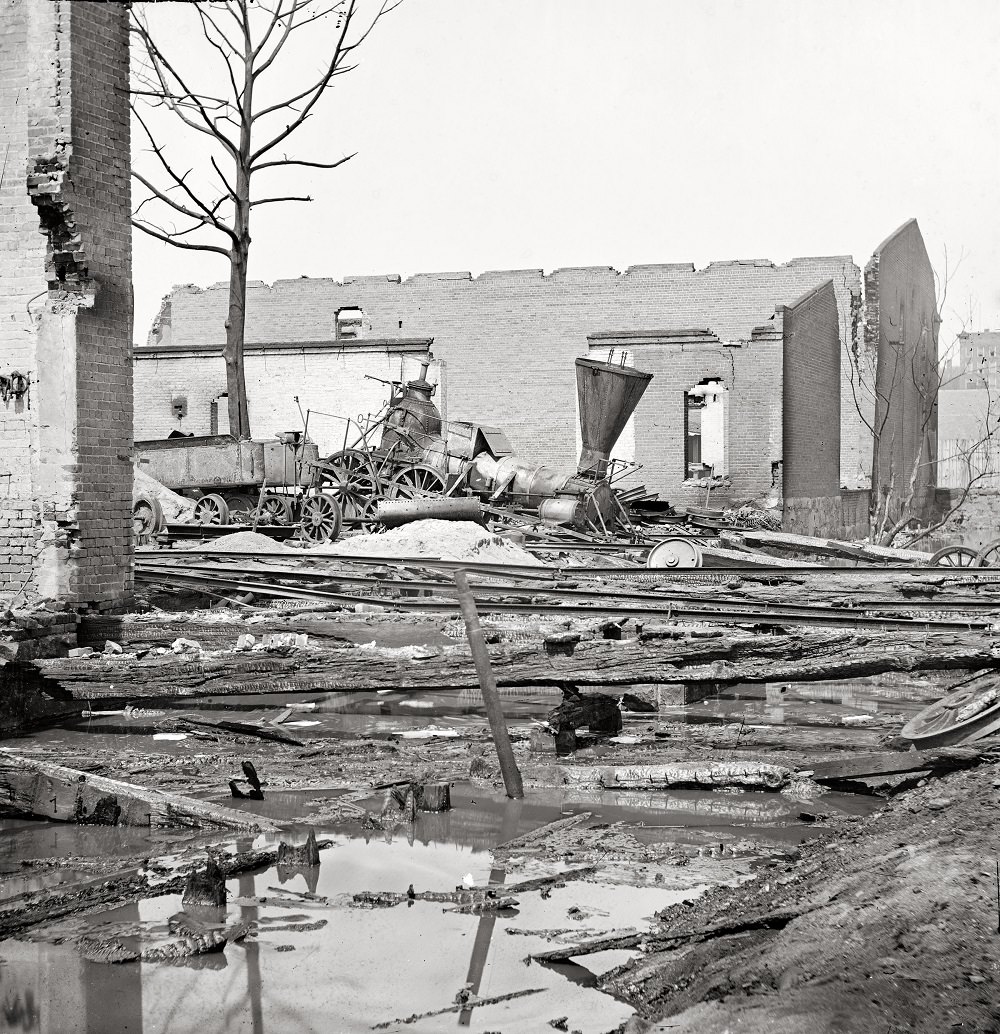 Destroyed Richmond & Petersburg locomotive, Richmond, April 1865