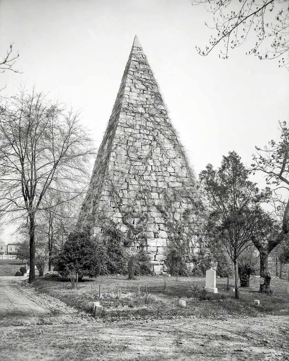 Ladies Hollywood Memorial Association, a monument to Confederate dead, Hollywood Cemetery, Richmond, Virginia, circa 1905