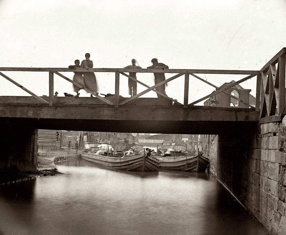 Children on Canal Bridge at the foot of Seventh Street in Richmond after the fall of the city, Spring 1865