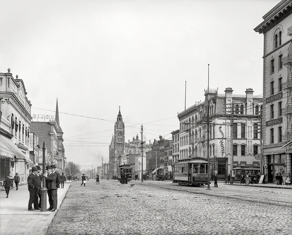 Broad Street and Murphy's Hotel, Richmond, Virginia, circa 1905