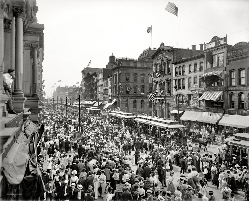 Labor Day parade crowd, Main Street, Buffalo, New York, 1900