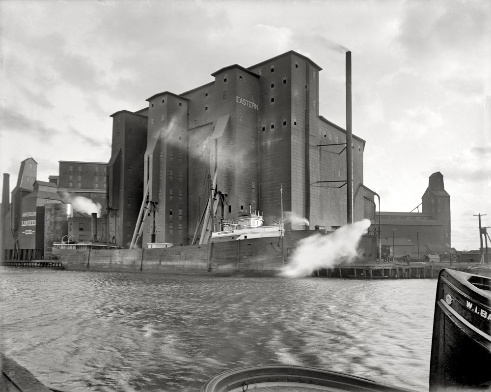 Eastern elevator, Buffalo, New York." Ship: The Frank L. Vance.