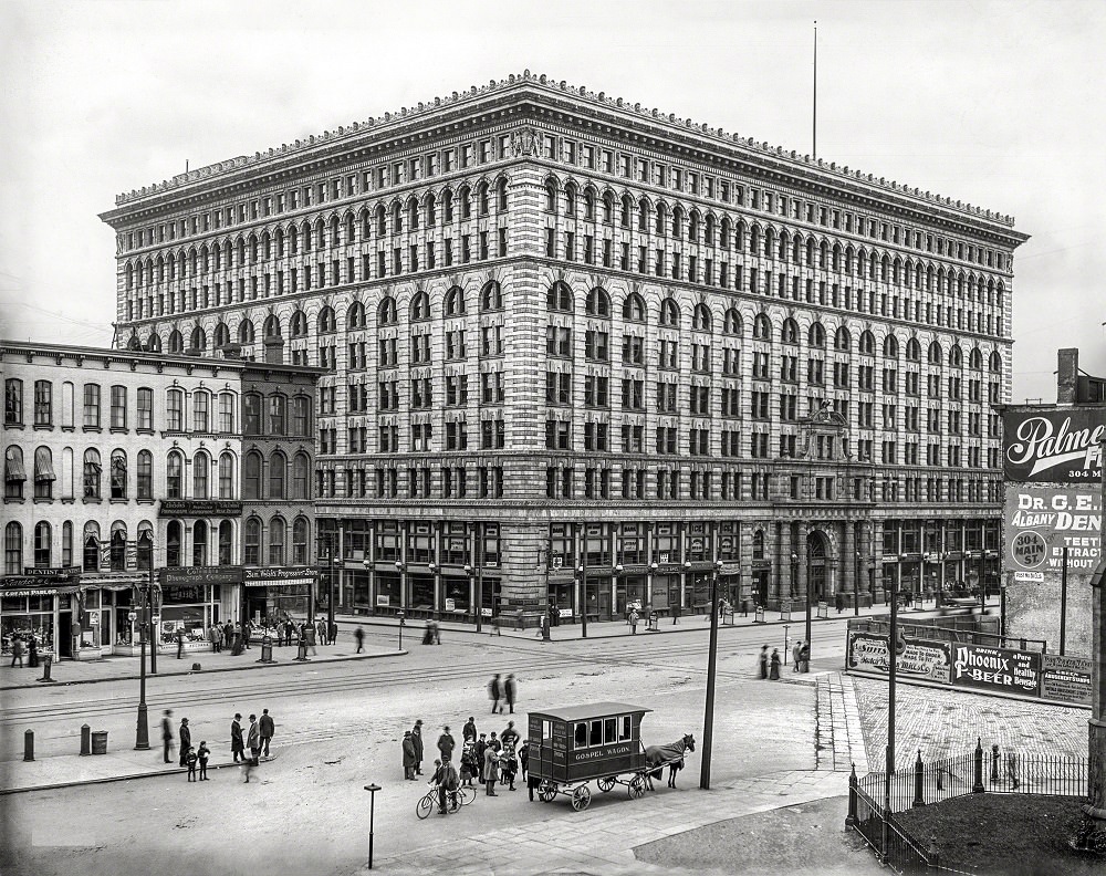 Ellicott Square Building, Buffalo, New York, circa 1900
