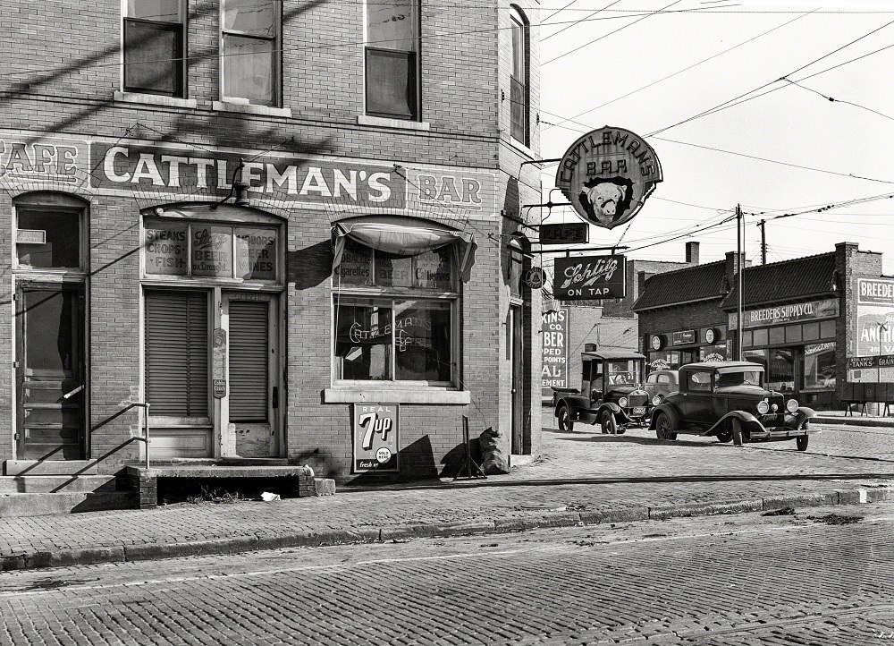 Saloon in stockyards district, South Omaha, Nebraska, November 1938