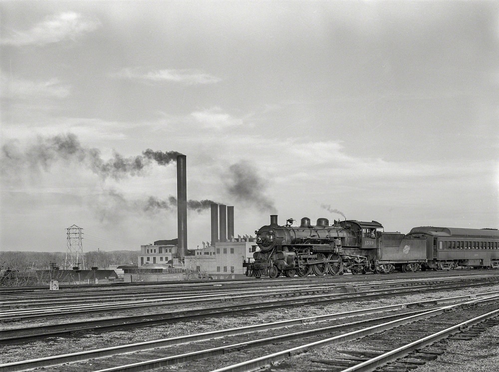 Nebraska Power Co. plant and railroad yard at Omaha, November 1938