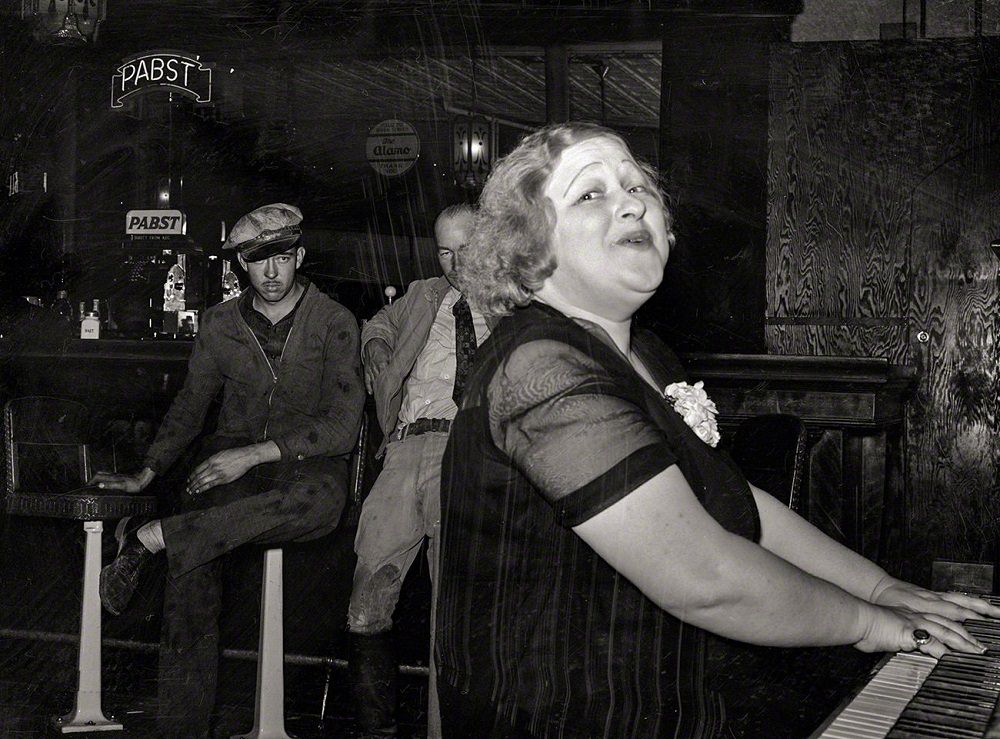Mildred Irwin, saloon singer at North Platte, October 1938