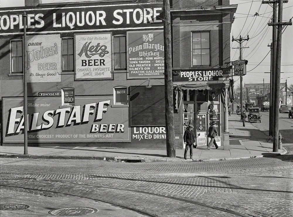 Saloon and liquor store near Cudahy packing plant, South Omaha, Nebraska, November 1938