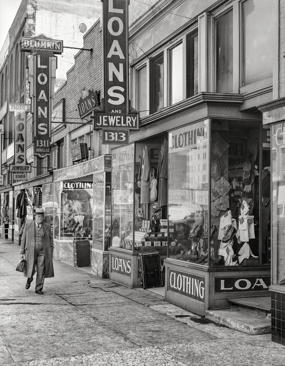 Loan companies on lower Douglas Street, Omaha, Nebraska, November 1938
