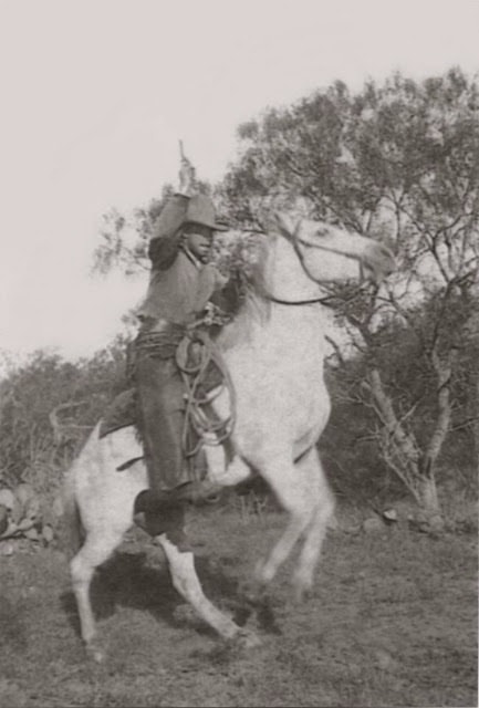 The FBI team included a former Texas Ranger who was said to be sutied for ‘any element of danger’.