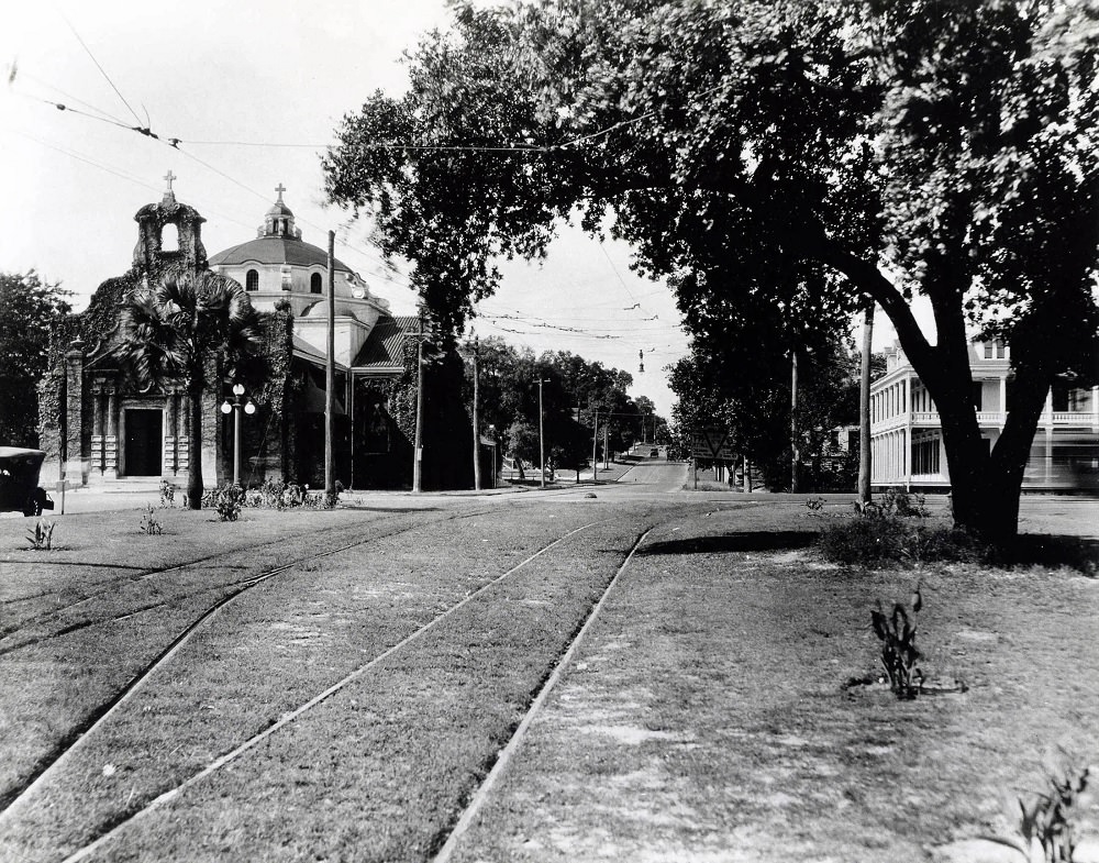 Streetcar tracks in the North Palafox Street median, 1910