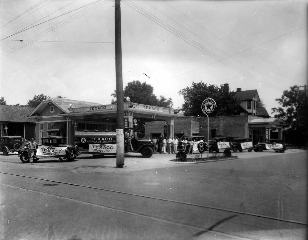 Texaco station located at 400 East Gadsden Street, Pensacola, 1934