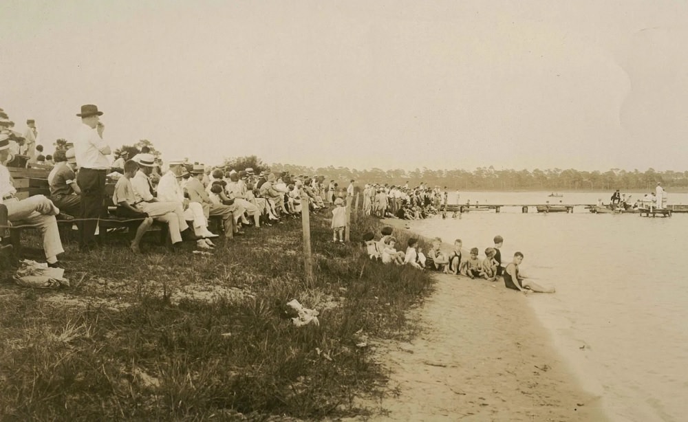 People enjoying boating, swimming, skiing at Bayview Park, Pensacola, 1930