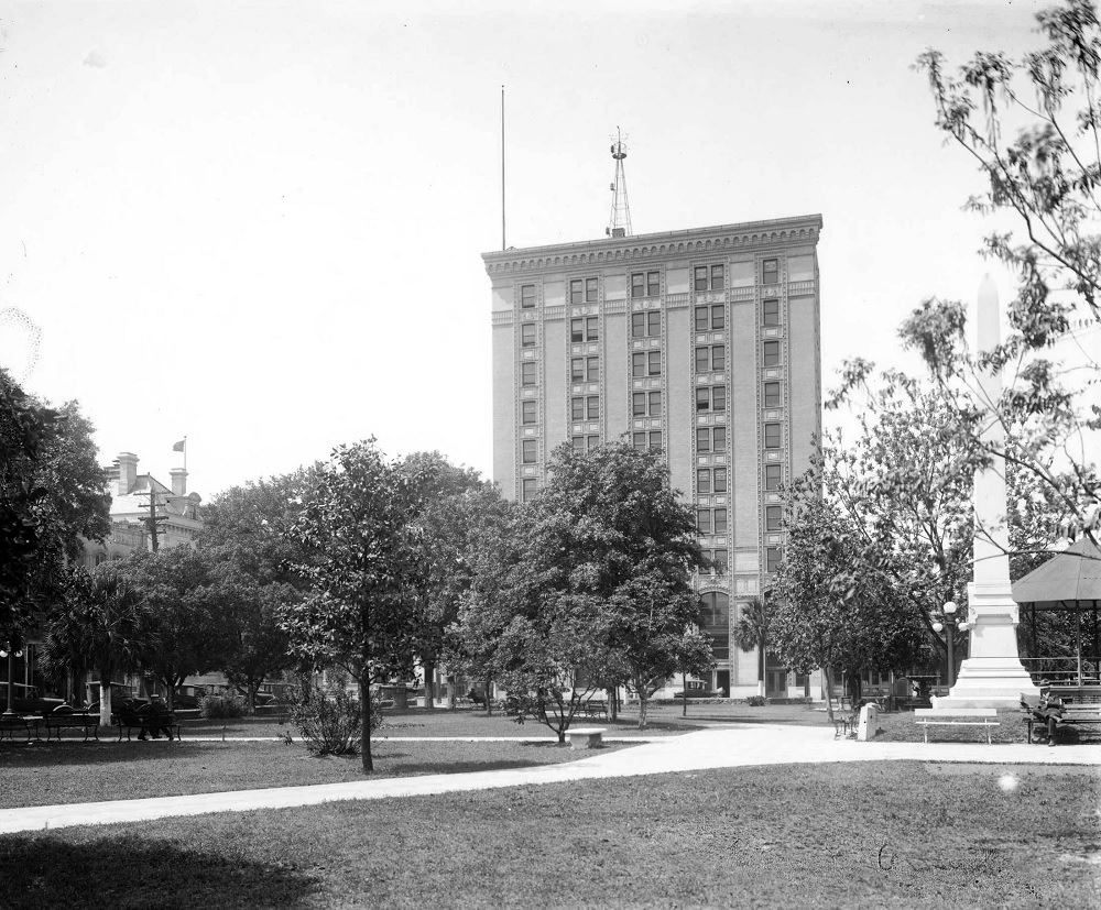 Plaza Ferdinand VII, looking north, Pansacola, 1923