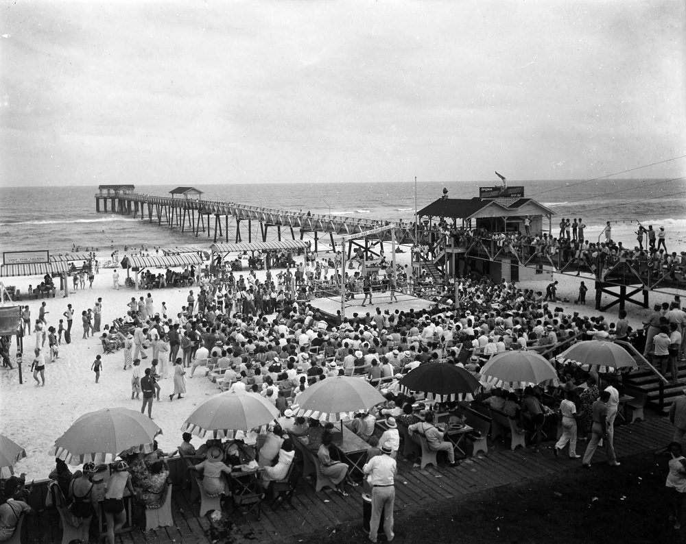 A crowd gathers at the Pensacola Beach Casino to watch a boxing match, 1930s