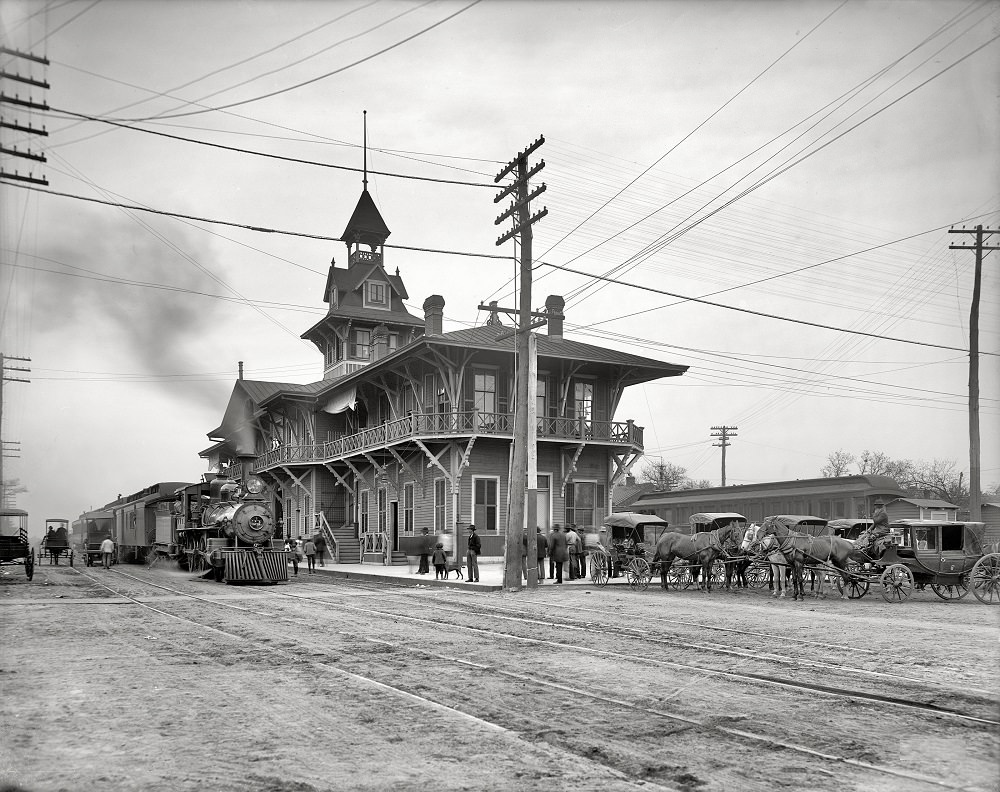 Louisville & Nashville Railway station, Pensacola, Florida, circa 1910