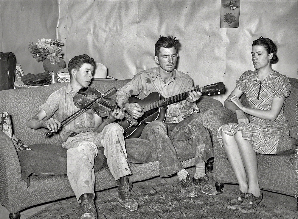 A farmer with his wife and brother in close harmony, Pie Town, New Mexico, June 1940