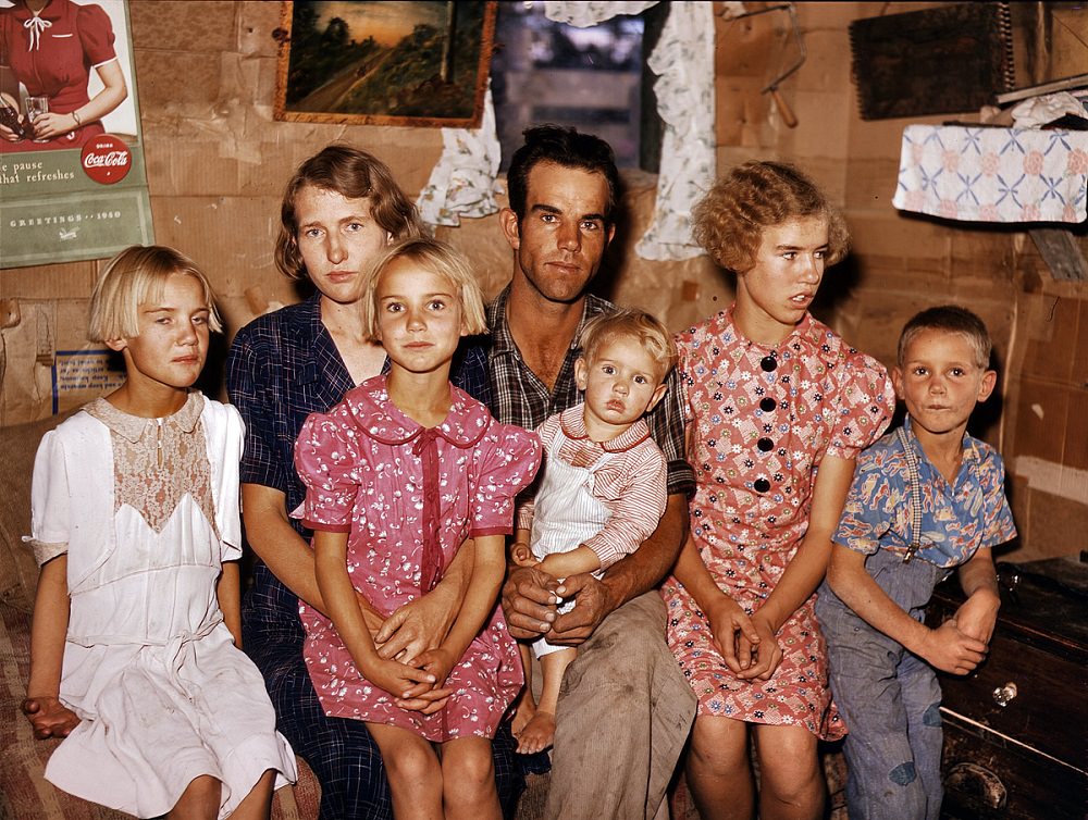 The Jack Whinery family in their Pie Town dugout, Pie Town, New Mexico, Sep 1940