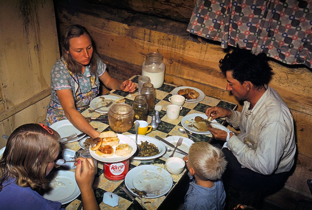 The Faro Caudill family eating dinner in their dugout, Pie Town, New Mexico, October 1940