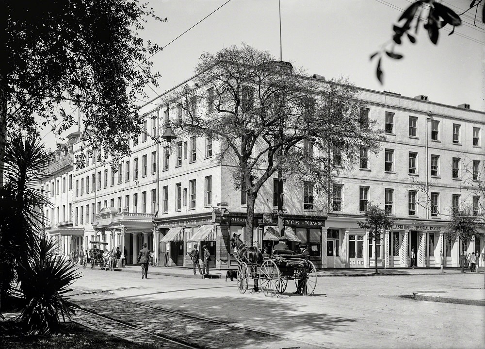 Pulaski House, Bull and St. Julian streets, Savannah, Georgia, circa 1906