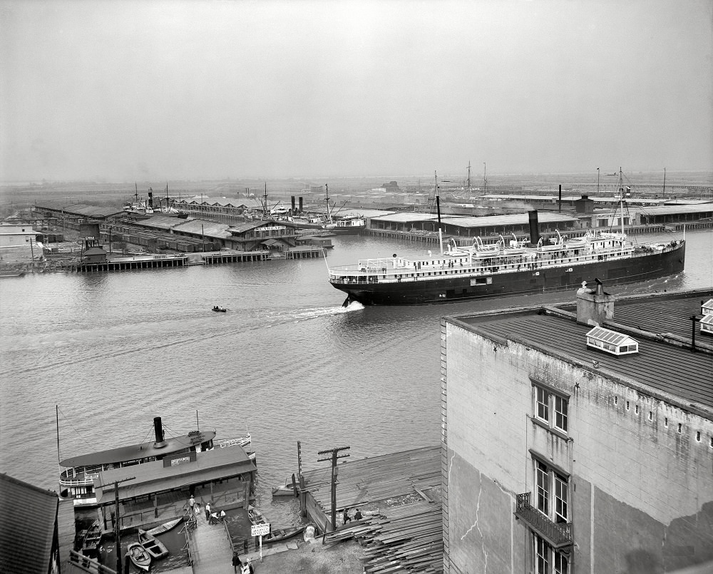 Seaboard Air Line Railway docks, Savannah, Georgia, circa 1910